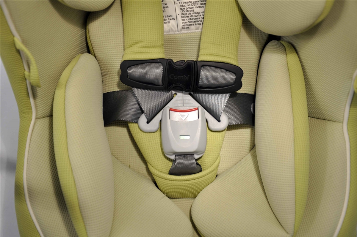 Combi Coccoro Streamlined Lightweight Convertible Car Seat Quick Install Ideal for Compacts 50% Lighter Than Other Leading Brands 3 Across In Most Vehicles Tru-Safe Impact Protection Grape 
